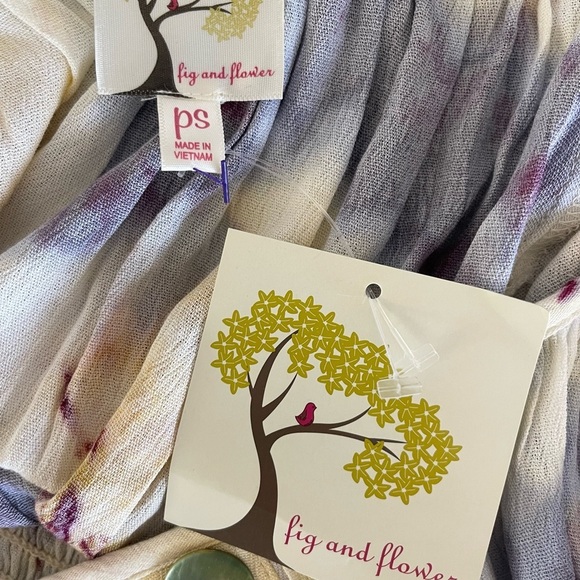 (NWT) FIG AND FLOWER Women’s Cream/Yellow/Purple Floral Button Up Top-Size PS - Picture 3 of 6